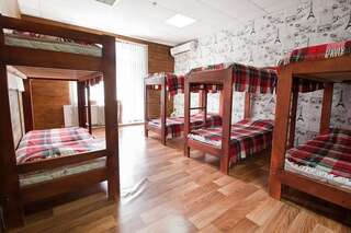 Хостелы Хостел Центр Винница Кровать в общем номере для мужчин и женщин с 10 кроватями-3